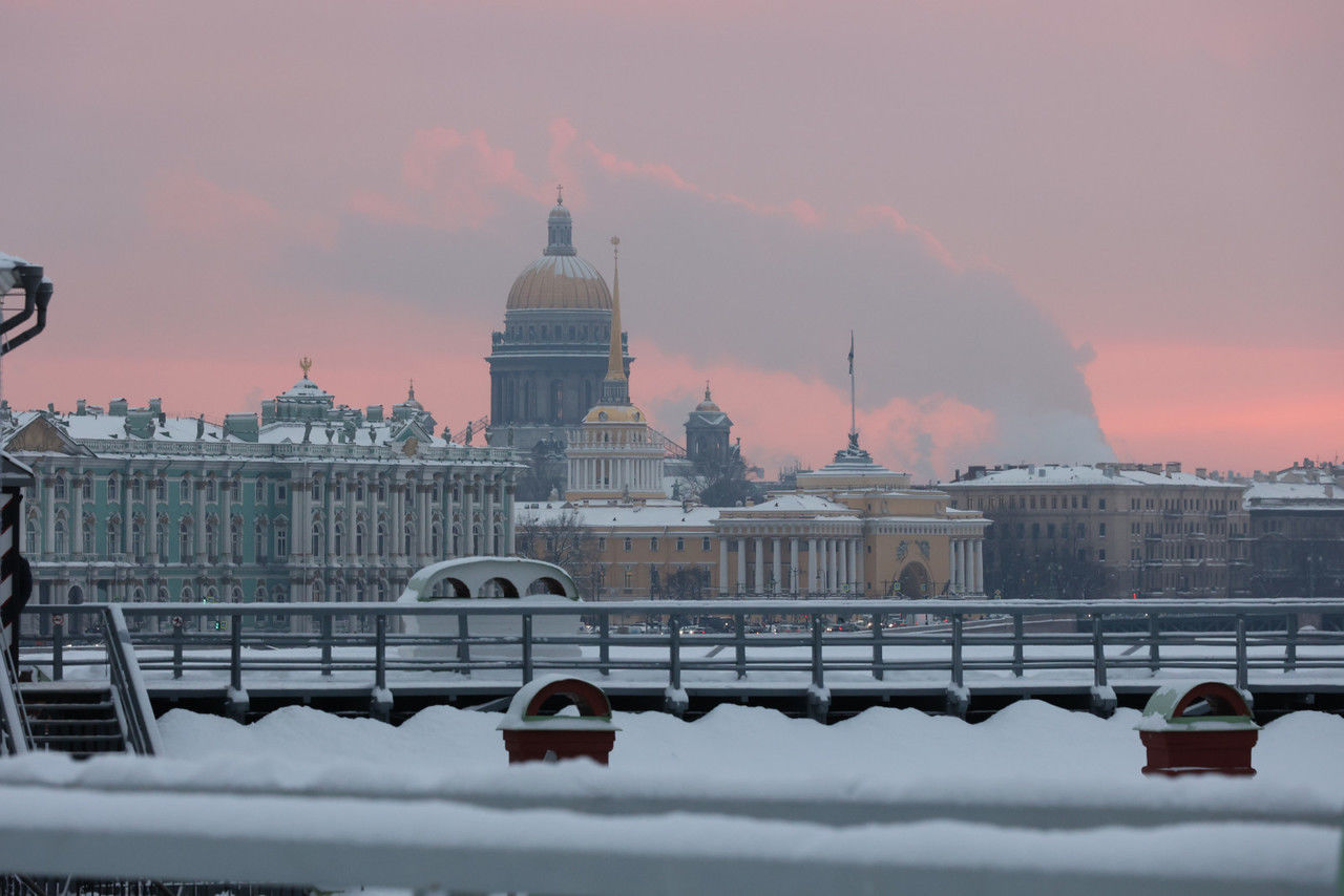 Розовая луна фото